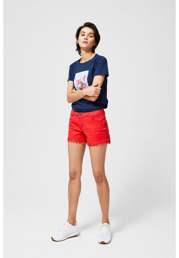MOODO - Szorty jeansowe z koronką. Materiał: jeans, koronka. Wzór: koronka