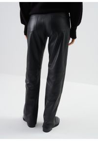 Ochnik - Czarne skórzane spodnie damskie. Kolor: czarny. Materiał: skóra. Wzór: aplikacja
