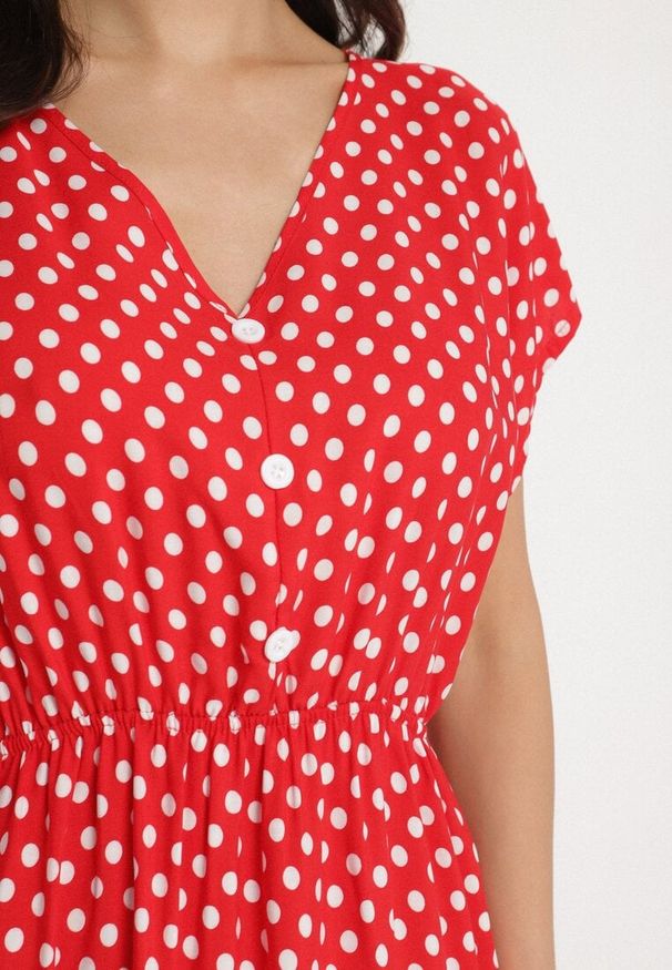 Born2be - Czerwona Sukienka z Gumką w Pasie i Falbanką Romilla. Kolor: czerwony. Materiał: bawełna. Sezon: lato. Styl: wizytowy