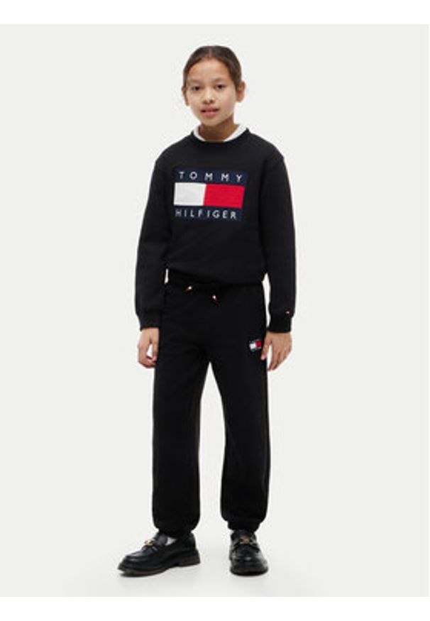 TOMMY HILFIGER - Tommy Hilfiger Spodnie dresowe KS0KS00715 S Czarny Regular Fit. Kolor: czarny. Materiał: bawełna