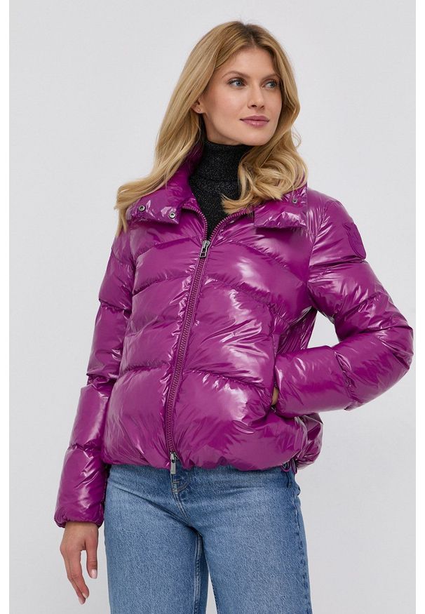 Pinko Kurtka 1G16KU.Y767 damska kolor różowy zimowa. Okazja: na co dzień. Kolor: różowy. Materiał: materiał. Wzór: gładki. Sezon: zima. Styl: casual