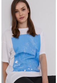 Answear Lab T-shirt damski. Kolor: niebieski. Wzór: nadruk. Styl: wakacyjny