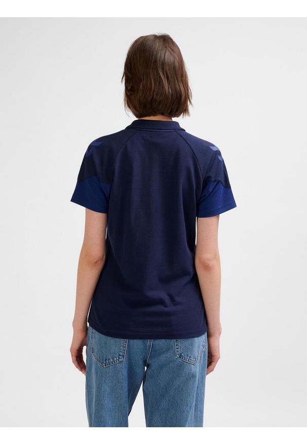 Damska koszulka polo Hummel Travel. Okazja: na co dzień. Typ kołnierza: polo. Kolor: niebieski. Styl: casual