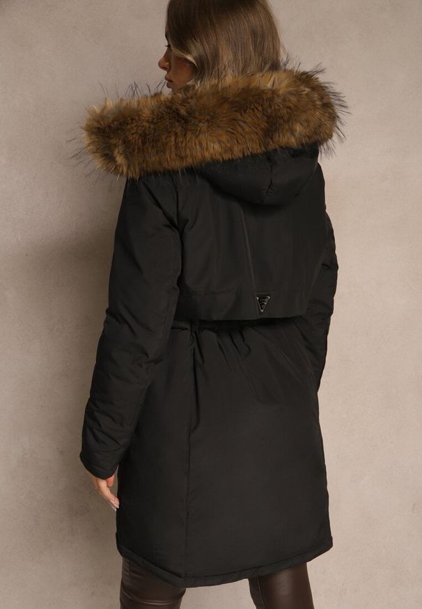 Renee - Czarna Klasyczna Kurtka Parka z Kapturem z Futrem Nalisava. Typ kołnierza: kaptur. Kolor: czarny. Materiał: futro. Styl: klasyczny