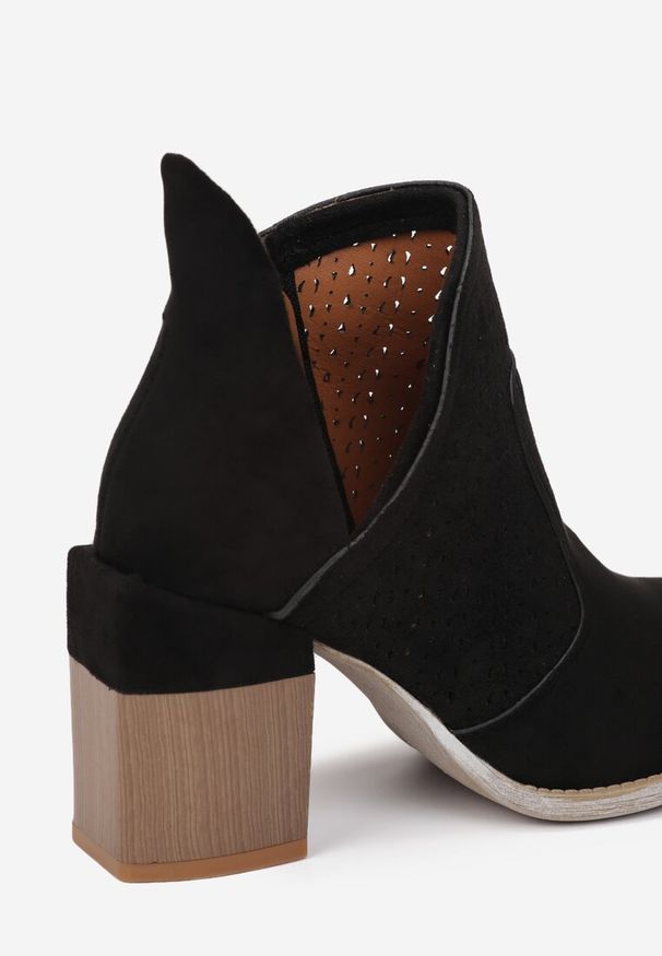 Renee - Czarne Botki Pirelous. Wysokość cholewki: za kostkę. Zapięcie: zamek. Kolor: czarny. Materiał: jeans, materiał. Szerokość cholewki: normalna. Wzór: aplikacja, ażurowy. Obcas: na słupku. Styl: boho