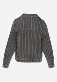 Born2be - Szara Kurtka Jeansowa w Paski z Kieszeniami Ravilune. Okazja: na co dzień, na spacer. Kolor: szary. Materiał: jeans. Długość rękawa: długi rękaw. Długość: długie. Wzór: paski. Styl: klasyczny, elegancki, casual #3