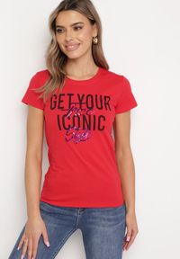 Born2be - Czerwony Bawełniany T-shirt z Ozdobnym Napisem i Cekinami Oriella. Okazja: do pracy. Kolor: czerwony. Materiał: bawełna. Wzór: napisy #1
