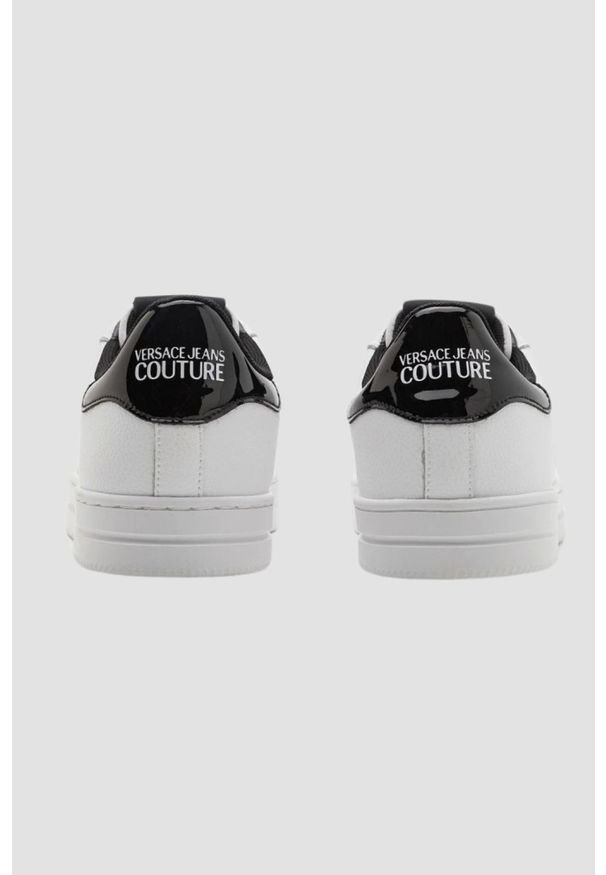 Versace Jeans Couture - VERSACE JEANS COUTURE Białe sneakersy męskie Fondo Court 88 DIS. SK1. Kolor: biały