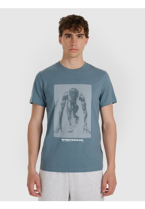 4f - 4F T-shirt regular z nadrukiem męski - granatowy XL. Okazja: na co dzień. Kolor: niebieski. Materiał: bawełna, materiał. Wzór: nadruk. Styl: casual