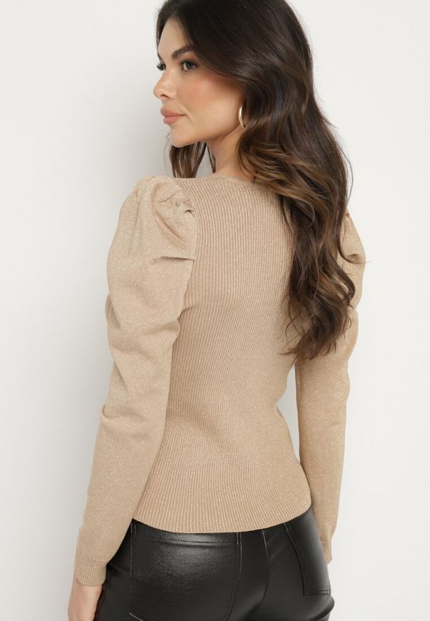 Born2be - Beżowy Sweter z Wiskozą Metaliczną Nicią i Bufiastymi Rękawami Sanellia. Okazja: na spotkanie biznesowe. Kolor: beżowy. Materiał: wiskoza. Styl: biznesowy, elegancki
