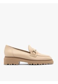 Ryłko - Beżowe mokasyny damskie na lekkim spodzie. Nosek buta: okrągły. Kolor: beżowy. Materiał: skóra. Wzór: aplikacja. Styl: street #1