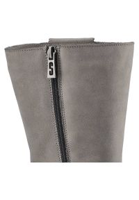 Szare Kozaki Simen Damskie Ocieplane Buty Zimowe. Okazja: na co dzień. Kolor: szary. Materiał: nubuk. Szerokość cholewki: normalna. Sezon: zima. Obcas: na obcasie. Styl: wizytowy, casual, elegancki. Wysokość obcasa: średni #8