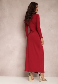 Renee - Czerwona Sukienka Agathelle. Kolor: czerwony. Wzór: aplikacja. Typ sukienki: kopertowe. Styl: glamour. Długość: maxi