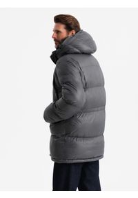 Ombre Clothing - Długa kurtka męska puffer z zapinanymi kieszeniami – grafitowa V1. Kolor: szary. Materiał: poliester, materiał, polar, syntetyk, nylon. Długość: długie. Wzór: aplikacja #2