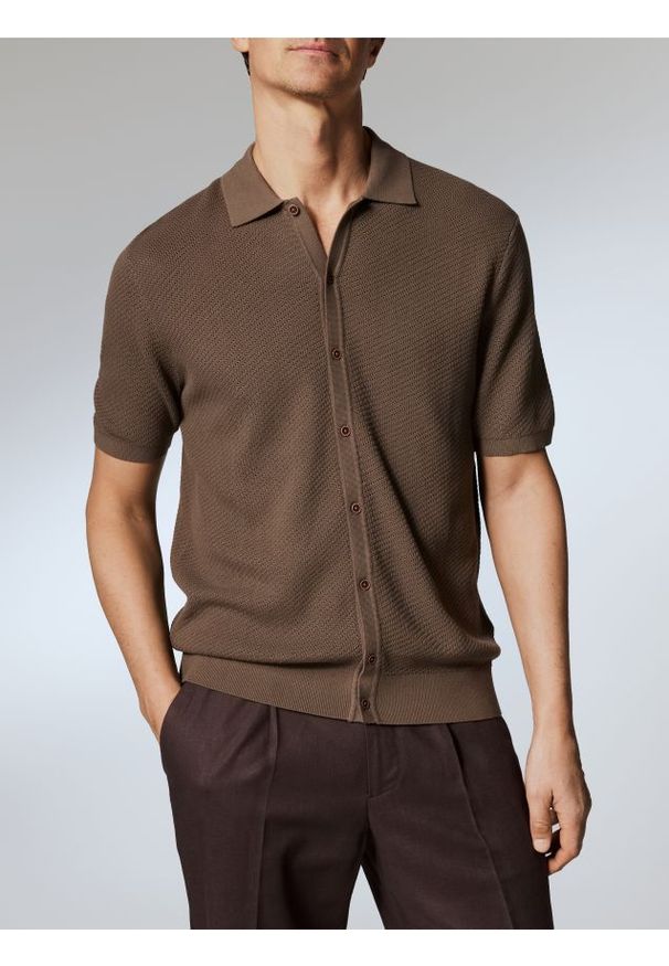 Reserved - Rozpinany sweter polo - brązowy. Typ kołnierza: polo. Kolor: brązowy. Materiał: dzianina, bawełna