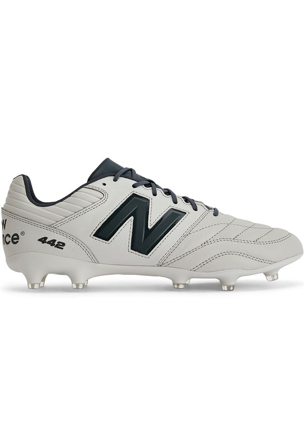 Korki męskie New Balance 442 V2 PRO FG MS41FG2 – szare. Zapięcie: sznurówki. Kolor: szary. Materiał: skóra, nylon, syntetyk, zamsz, materiał. Szerokość cholewki: normalna. Sezon: lato