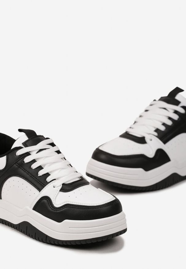 Renee - Czarno-Białe Sneakersy na Grubej Podeszwie z Cholewką Przed Kostkę Alriel. Wysokość cholewki: przed kostkę. Kolor: czarny. Szerokość cholewki: normalna