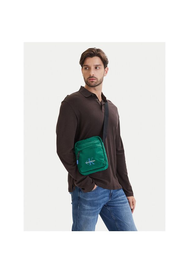Saszetka Calvin Klein. Kolor: zielony