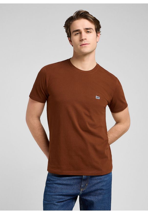 Lee - MESKA KOSZULKA LEE SS PATCH LOGO TEE LUXE BROWN 112370498