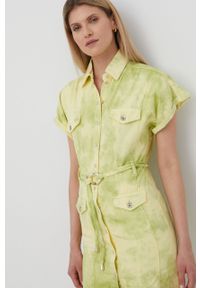 Patrizia Pepe sukienka jeansowa kolor zielony mini prosta. Okazja: na co dzień. Kolor: zielony. Materiał: jeans. Długość rękawa: krótki rękaw. Typ sukienki: proste. Styl: casual. Długość: mini #2