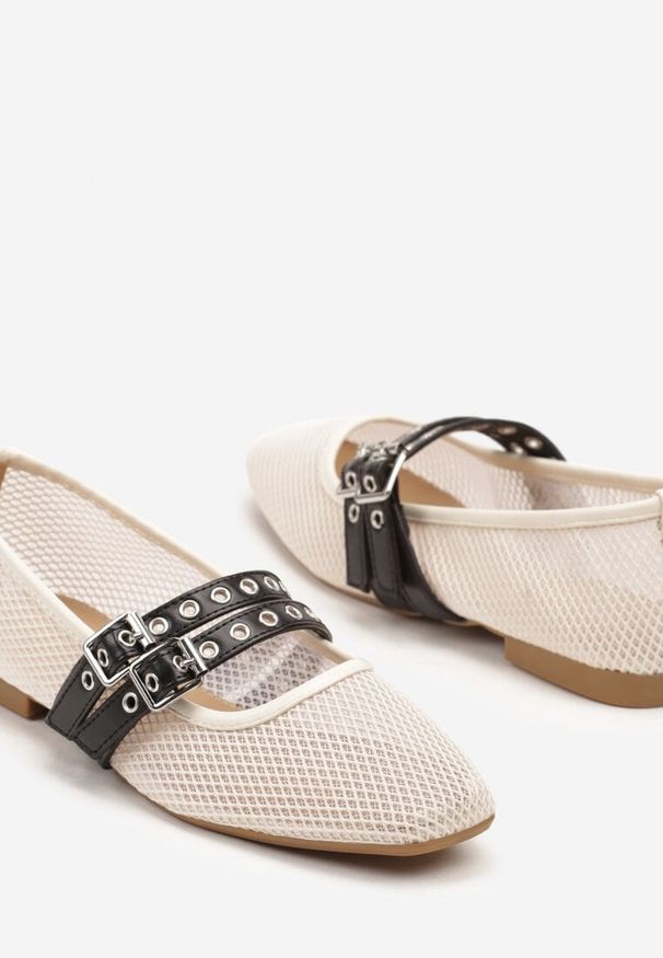 Born2be - Beżowe Balerinki z Siateczkową Cholewką i Paskami w Rockowym Stylu Korlevia. Okazja: na co dzień. Zapięcie: pasek. Kolor: beżowy. Materiał: jeans, skóra. Szerokość cholewki: normalna. Styl: rockowy