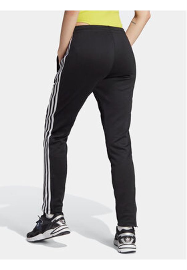 Adidas - adidas Spodnie dresowe adicolor SST IK6600 Czarny Slim Fit. Kolor: czarny. Materiał: syntetyk