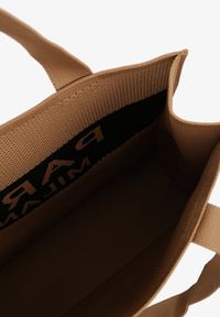 Renee - Brązowa Torebka Typu Shopper Zdobiona Tłoczeniami Salicella. Kolor: brązowy. Wzór: aplikacja. Materiał: zdobione, z tłoczeniem. Styl: elegancki, casual