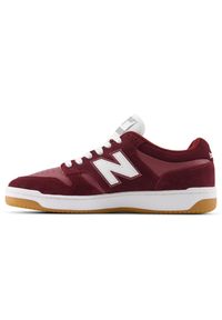 Buty męskie New Balance Numeric NM480BEE – bordowe. Kolor: czerwony. Materiał: zamsz, skóra, dresówka, materiał, syntetyk, guma. Szerokość cholewki: normalna. Wzór: nadruk. Sport: bieganie #6