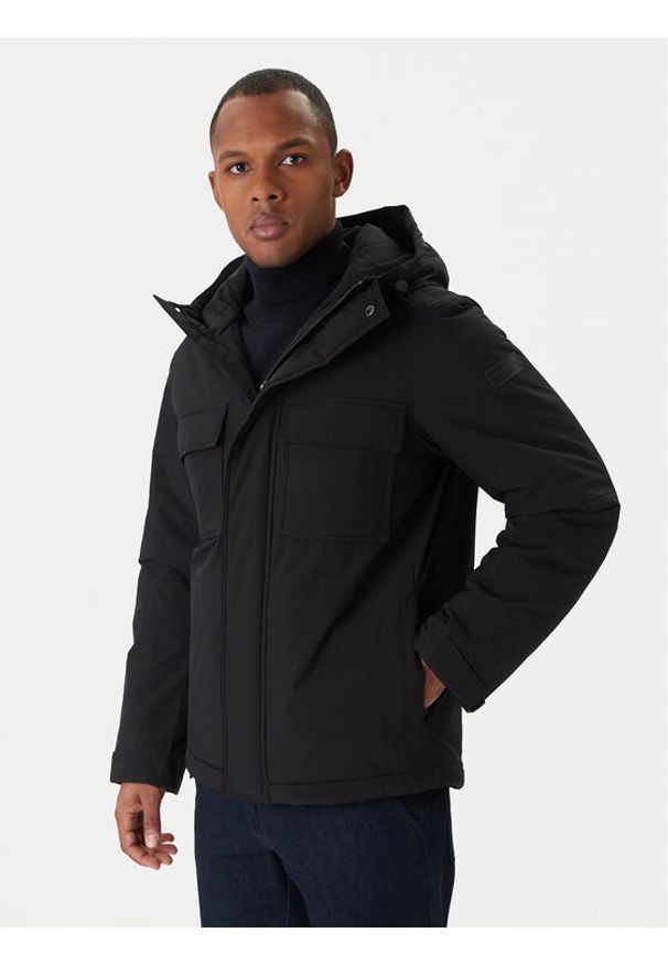 Marc O'Polo Kurtka zimowa 529 0860 70146 Czarny Regular Fit. Typ kołnierza: polo. Kolor: czarny. Materiał: syntetyk. Sezon: zima