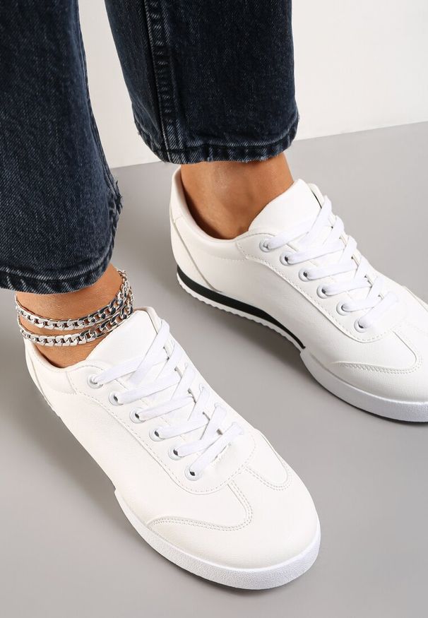 Renee - Białe Sneakersy Turning Away. Kolor: biały. Obcas: na płaskiej podeszwie