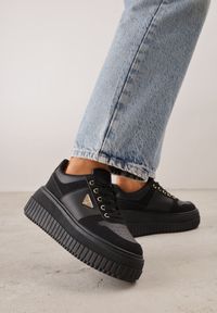 Born2be - Czarne Sneakersy VICES na Grubej Podeszwie z Tłoczeniami Zdobione Aplikacją Cezara. Okazja: na co dzień, do pracy. Kolor: czarny. Materiał: jeans. Wzór: aplikacja #3