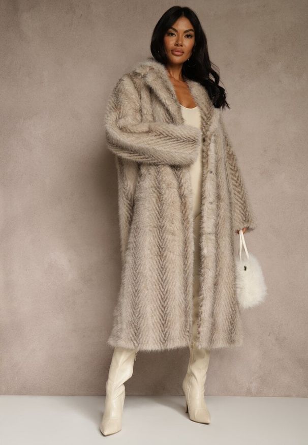 Renee - Jasnobeżowy Płaszcz Futerko o Jednorzędowym Fasonie Cataris. Okazja: na co dzień. Kolor: beżowy. Materiał: futro. Styl: casual, elegancki