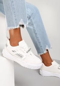 Renee - Białe Sneakersy Salmakos. Kolor: biały. Materiał: nubuk, jeans, syntetyk. Wzór: nadruk, aplikacja