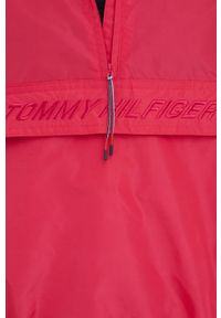 TOMMY HILFIGER - Tommy Hilfiger kurtka przeciwdeszczowa damska kolor różowy przejściowa oversize. Kolor: różowy. Materiał: materiał