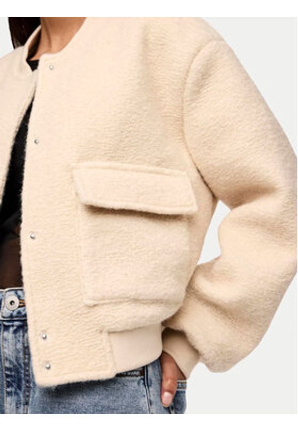 Pieces Kurtka bomber Fully 17152505 Kremowy Regular Fit. Kolor: kremowy. Materiał: syntetyk