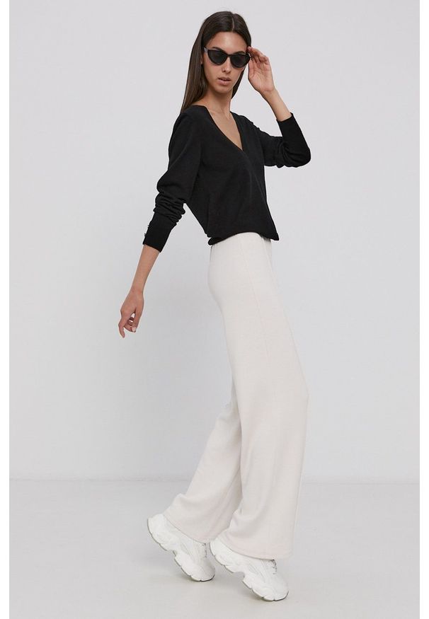 Vero Moda - Spodnie. Kolor: beżowy. Materiał: dzianina. Wzór: gładki