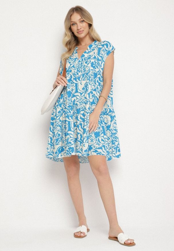 Born2be - Niebieska Bawełniana Sukienka o Kroju Oversize w Ornamentny Wzór Izelona. Okazja: na co dzień. Kolor: niebieski. Materiał: bawełna. Typ sukienki: oversize. Styl: casual, klasyczny