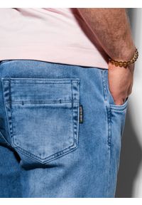 Ombre Clothing - Spodnie męskie jeansowe ze ściągaczem CARROT FIT P1057 - jasnoniebieskie - XL. Kolor: niebieski. Materiał: jeans, bawełna, elastan. Styl: klasyczny #7