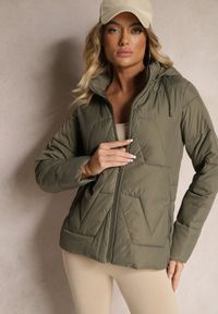 Renee - Ciemnozielona Pikowana Kurtka Przejściowa z Kapturem Silidi. Okazja: na co dzień. Typ kołnierza: kaptur. Kolor: zielony. Materiał: jeans. Styl: klasyczny, casual, elegancki #5