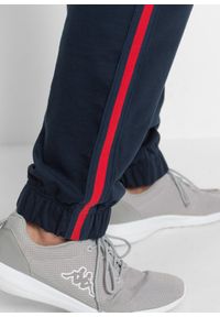 bonprix - Spodnie sportowe z kontrastowymi elementami. Kolor: niebieski. Materiał: dresówka. Styl: sportowy #2