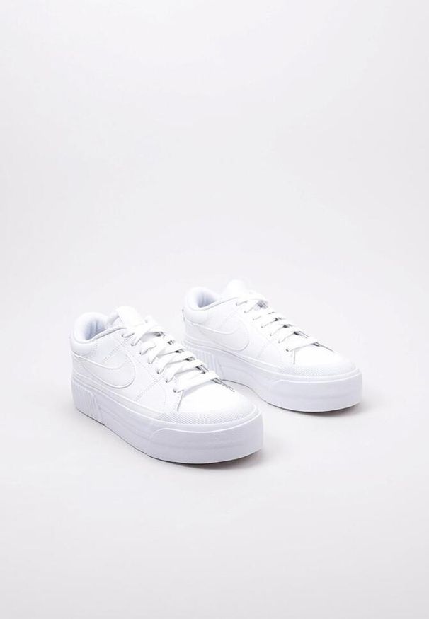 Buty do chodzenia damskie Nike DM7590101. Zapięcie: sznurówki. Kolor: brązowy, biały, wielokolorowy, pomarańczowy. Materiał: wełna, materiał. Szerokość cholewki: normalna. Sport: turystyka piesza
