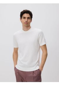 Reserved - Sweter z krótkim rękawem - złamana biel. Materiał: bawełna. Długość rękawa: krótki rękaw. Długość: krótkie