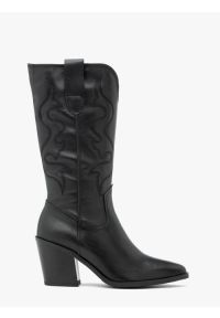 Ryłko - Czarne kozaki kowbojki z haftowaną cholewką. Okazja: na co dzień. Zapięcie: zamek. Kolor: czarny. Szerokość cholewki: normalna. Wzór: haft. Materiał: skóra. Obcas: na obcasie. Styl: casual, street. Wysokość obcasa: średni #1