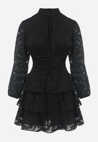 Born2be - Czarna Taliowana Sukienka Mini Koronkowa z Falbankami Ciluna. Okazja: na co dzień. Typ kołnierza: kołnierz z falbankami. Kolor: czarny. Materiał: koronka. Wzór: aplikacja. Styl: klasyczny, casual, elegancki. Długość: mini #5