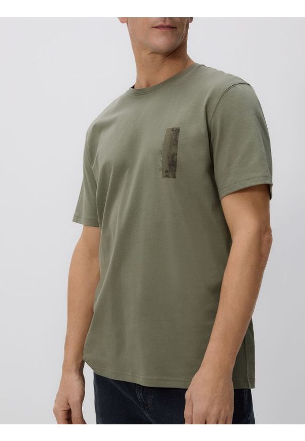 Reserved - T-shirt regular z merceryzowanej bawełny - oliwkowy. Kolor: oliwkowy. Materiał: bawełna