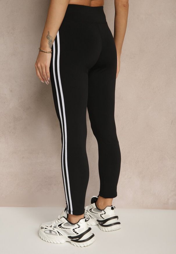 Renee - Czarne Legginsy Ozdobione Lampasami Puelle. Okazja: na co dzień. Kolor: czarny. Wzór: aplikacja. Styl: sportowy, casual
