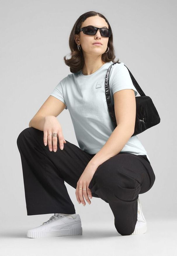 Puma - Damska koszulka ESS ELEVATED PUMA Peaceful Blue. Kolor: niebieski. Wzór: aplikacja, haft