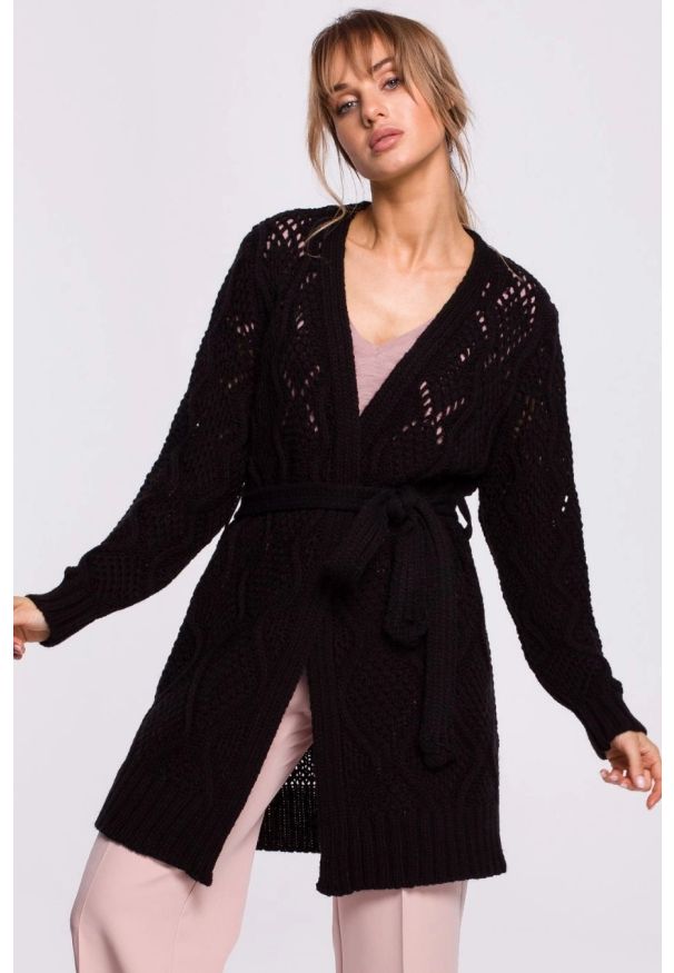 Sukienki.shop - Długi kardigan ażurowy sweter z paskiem czarny. Kolor: czarny. Długość: długie. Wzór: ażurowy