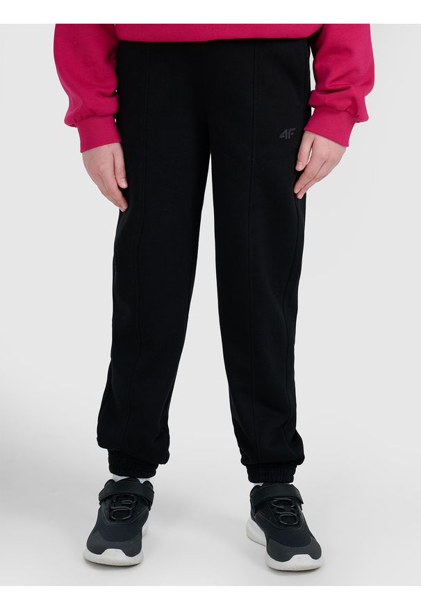 4f - 4F Spodnie dresowe joggery dziewczęce - czarne 128 (7-8 lat). Okazja: na co dzień. Kolor: czarny. Materiał: dresówka. Wzór: ze splotem, gładki. Sezon: lato. Styl: młodzieżowy, casual, sportowy