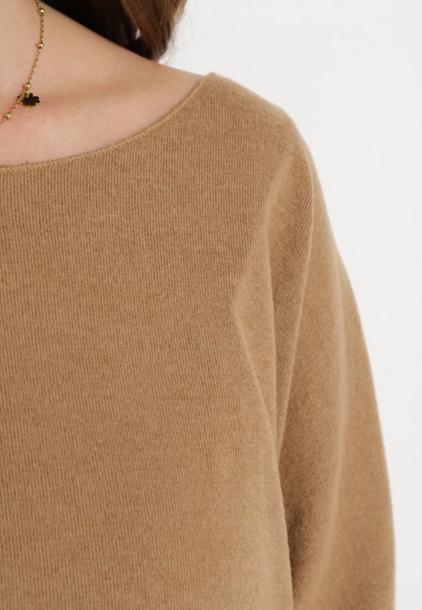 Born2be - Beżowy Luźny Sweter z Miękkiej Dzianiny Nuchima. Kolor: beżowy. Materiał: dzianina